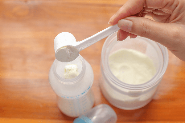 Bảo quản sữa bột tăng cân cho bé đúng cách