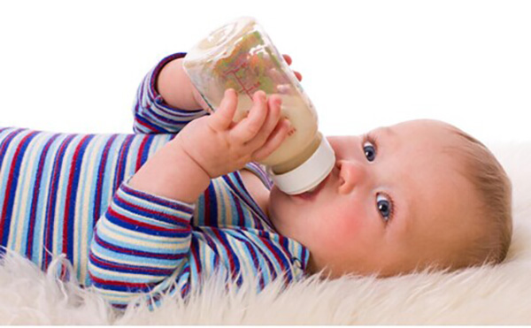 Bổ sung sữa bột tăng cân cho trẻ 1 tuổi