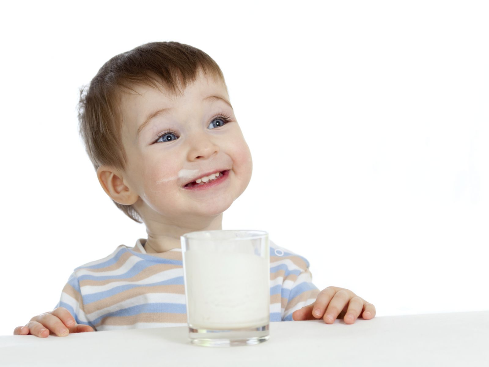 Bổ sung 2 - 3 Ly sữa mỗi ngày để trẻ phát triển toàn diện