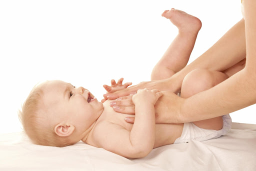 Massage, thư giãn giúp kích thích hệ tuần hoàn, hệ tiêu hóa của bé