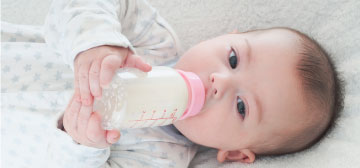 Để độ ấm của sữa phù hợp với sở thích của bé