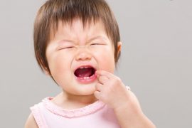 Trẻ biếng ăn mọc răng